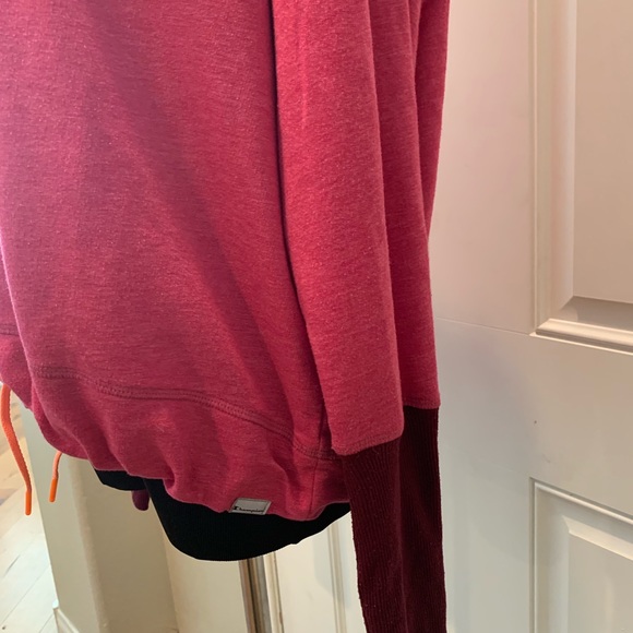 $$$ Champion Sweatshirt - Picture 3 of 5